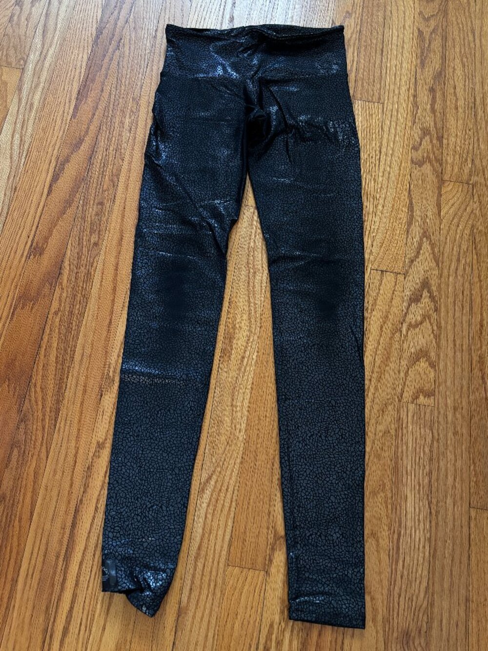 PURUSHA Textured Shimmer Leggings | XS | Blue Snake Skin-Inspired Pattern